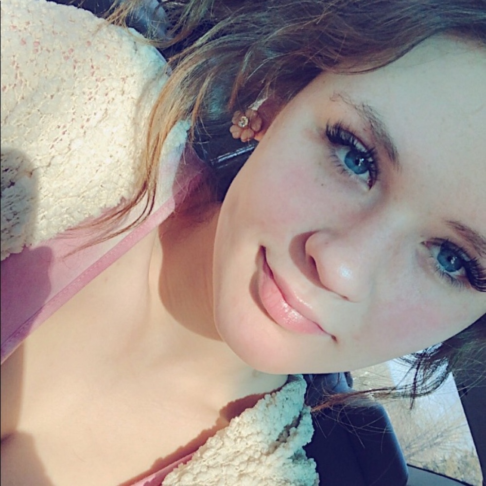 Meet your Posher, Chloe